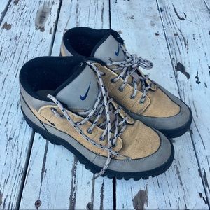 VINTAGE NIKE ACG OUTDOOR HIKING BOOTS SIZE 9